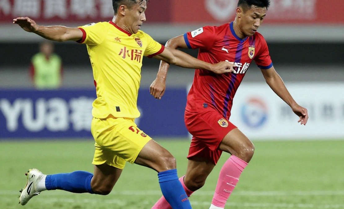 Bóng dài không phải bản sắc: V.League đang đầu hàng chiến thuật